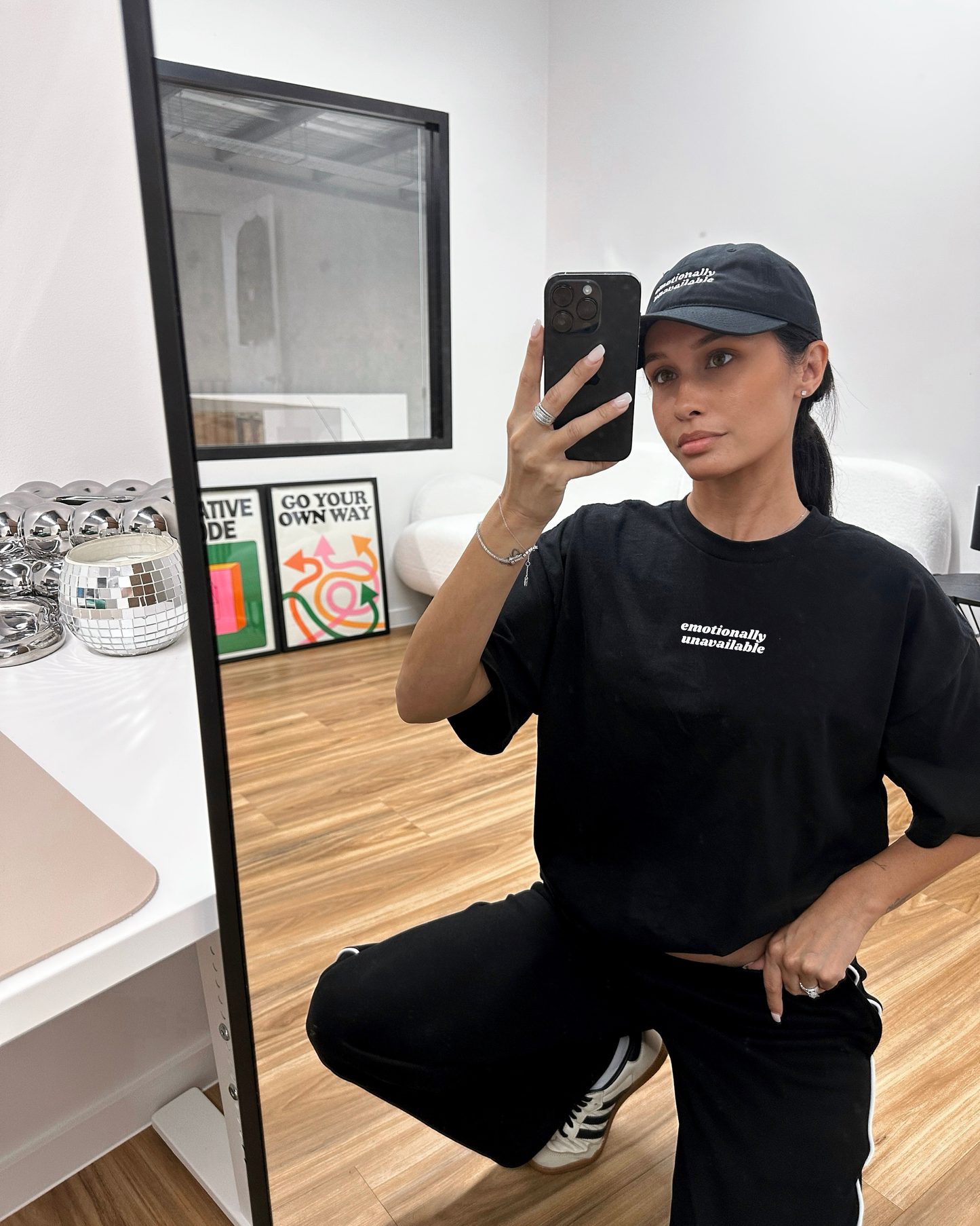 EMOTIONALLY UNAVAILABLE TEE